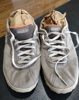 Zapatos para caminar ligeros de gamuza topo Skechers On The Go Sutra para mujer talla 9,5 Foto 1 de 4