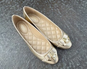 NWB Michael Kors Alice Women Shoes Flat Ballet Lock Charm Leather Size 6.5M - Picture 1 of 7