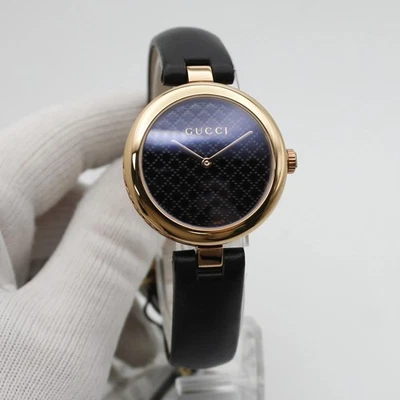 Reloj de cuarzo Gucci Diamantissima 31 mm oro rosa PVD esfera negra para dama YA141401 Foto 1 de 4