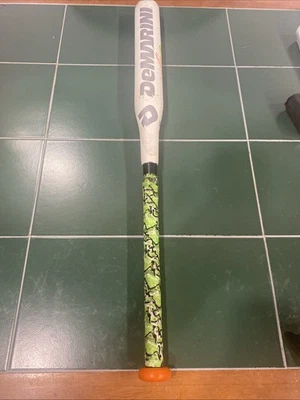 Bate de softbol DeMARINI BFP-14 CRYSTL BUSTOS 30” 17 OZ 2 1/4-13 mitad y mitad Foto 1 de 4