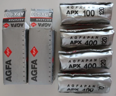 4 рулона пленки Agfa APX 100 и 400 120 — срок годности истек в 2005 и 2007 годах — черно-белая - Изображение 1 из 4