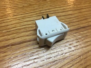 Interruptor de ahorro de energía para refrigerador Frigidaire Kenmore Gibson genuino 5303286905  - Imagen 1 de 3