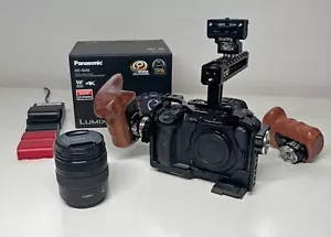 Panasonic Lumix GH5 mit Objektiv Lumix G X Vario 12-35 + Cage - Bild 1 von 2