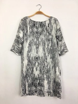 TBAGS LA S/S Mini Vestido Túnica Recto Mármol Estampado Satinado Gris S $215 B7 Foto 1 de 3