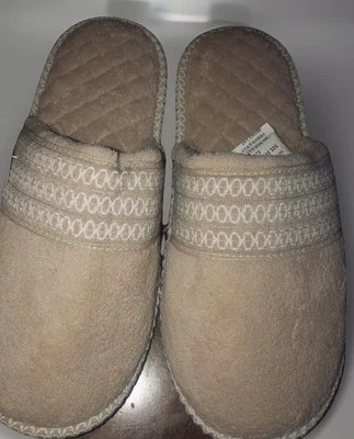 Muk Luks NWT Women's Medium (US 7/8) Cathy Tan/ Soft Slippers Cushion Mukluks - Image 1 of 4