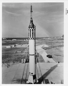 ORIGINAL NASA Issued G-60-1945 Mercury Redstone launchpad 10x8 Photograph 1960 - Picture 1 of 2