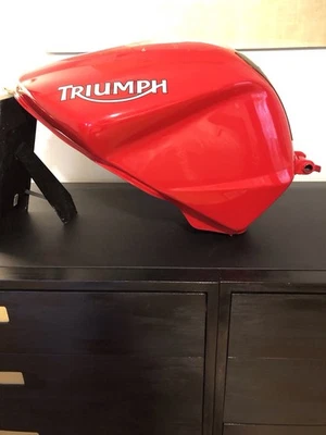 Tanque de gasolina Triumph Daytona 675 2006-2008 usado OEM con abolladura ver descripción Foto 1 de 4
