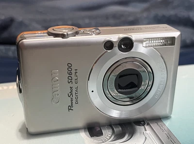Cámara digital Canon PowerShot ELPH SD600 6,0 MP - Para piezas o reparación Foto 1 de 4