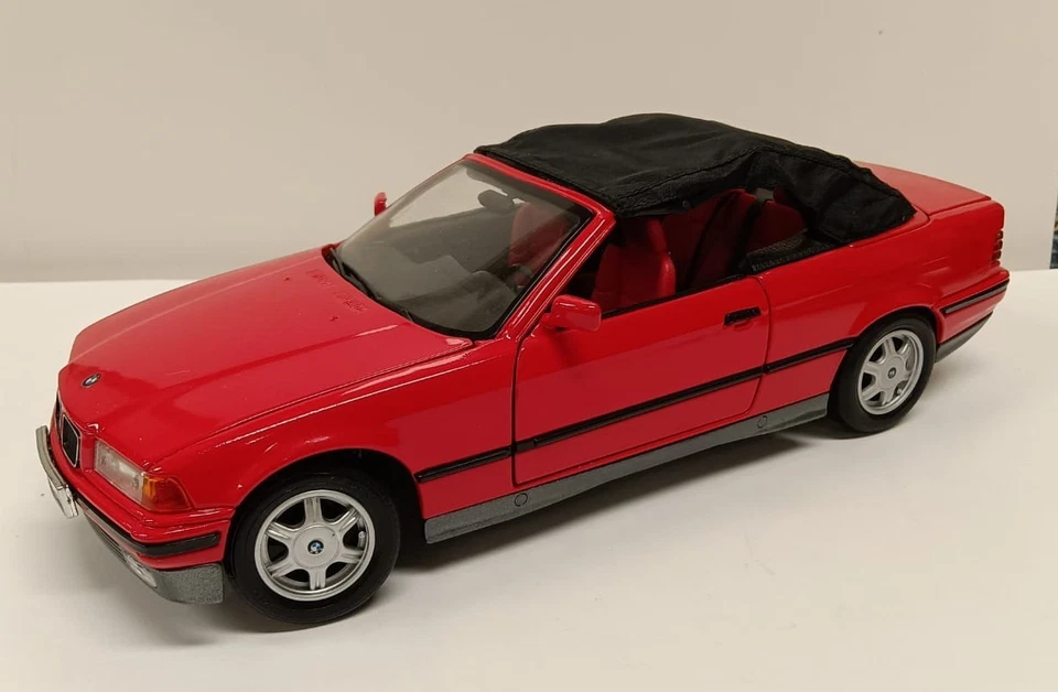 BMW 325i Convertibile 1993 Maisto 1/18 NO BOX - Immagine 1 di 4