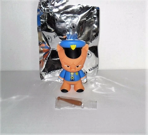 KIDROBOT LOONEY TUNES MINI SERIES LOOSE FIGURE PORKY PIG Cover