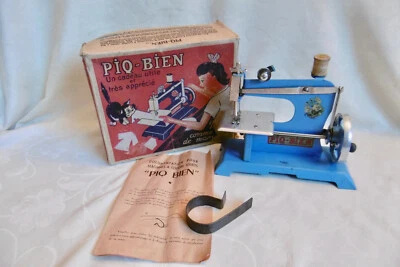 ANCIEN JOUET - MACHINE À COUDRE "PIC BIEN" EN TÔLE DANS SA BOITE D'ORIGINE TBE - Photo 1/4