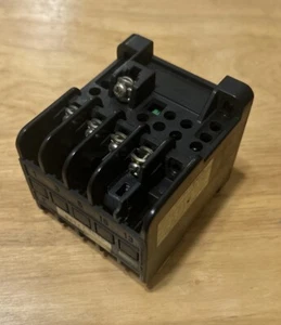 Fuji Electric SRC 3631-5-1 Magnetic Contactor 100/100-110V - Picture 1 of 4