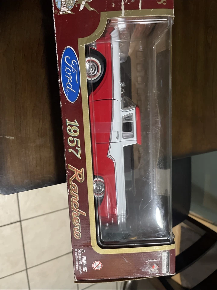 Ford Ranchero 1957 rojo y negro Road Legends escala 1 18 fundido a presión R2C usado en excelente estado Foto 1 de 4