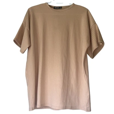 全新带标签! Nasty Gal 浅粉色 T 恤,尺寸 4 — 第 1/4 张图片