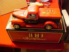 New Holland 1940 Pickup Truck 1/25Th Scale Locking Coin Bank 100Th Anniversary