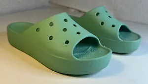 Crocs klassische Plateau-Pantoletten Damengröße 9 jadegrün - Bild 1 von 6