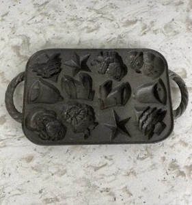 Vintage Cast Iron Christmas Holiday Cookie Baking Pan Cookie Mold - Picture 1 of 10