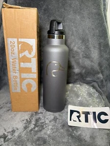 RTIC 20 Unzen Trinkflasche Graphit Edelstahl isoliert Enten unbegrenztes Logo - Bild 1 von 8