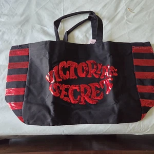 VICTORIA'S SECRET RED & BLACK SEQUINS LARGE TOTE LIPS ZIPPER TRAVEL BAG NWT - Picture 1 of 6