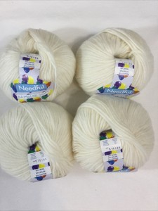 Wool and Acrylic Soft and Warm Weaving Scarf and Slippers DIY Plush Knitting. 2X100g Chunky Yarn for Knitting Wool Ball Made of Cotton