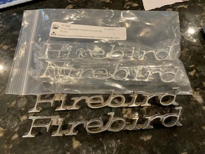 2 Juegos Pontiac Firebird OEM Cromo Emblema Insignia Script Años 70 80 Original y Nuevo Foto 1 de 4