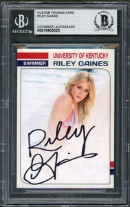 Riley Gaines SIGNIERTE Schwimmer/politischer Aktivist individuelle Karte Auto Beckett BAS - Bild 1 von 2