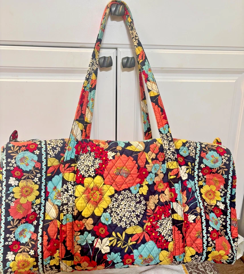 Большая спортивная сумка Vera Bradley модель Happy Snails Weekender снята с производства - Изображение 1 из 4