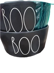 Rae Dunn "BOO" groß 8" 45,9oz geräucherte Vanille DW Home Halloween Kerze schwarz - Bild 1 von 6
