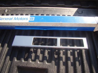 Nuevo de Lote Antiguo GM 1986-1990 Oldsmobile Delta 88 Panel de Puerta Ventana Eléctrica Placa de Ajuste 20549846 Foto 1 de 4