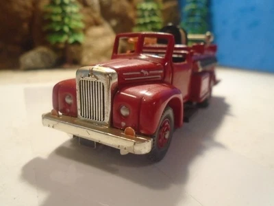 CORGI HO 1/87 SCALE DIECAST MACK B  PUMPER, BOSTON FIRE DEPT, MINT COND  2-25-5 - Image 1 of 4