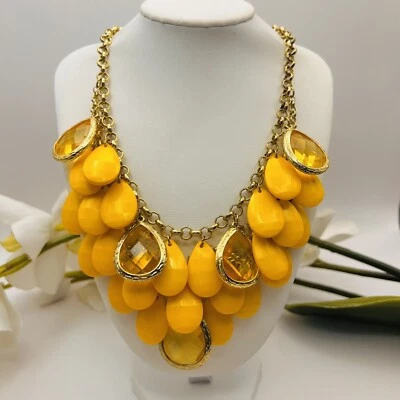 "Collar babero amarillo llamativo lágrima plástico y cuentas de diamantes de imitación tono dorado 18""" Foto 1 de 3
