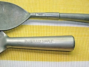 (2) Vtg Progressus Taiwan Aluminum Paddle Ice Cream Spade & Tastefully Simple - Picture 1 of 2