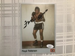 FOTO DE BOXEO DE TODO EL MUNDO FIRMADA FLOYD PATTERSON 5X7 CAMPEÓN diciembre 2006 JSA certificado de autenticidad - Imagen 1 de 3