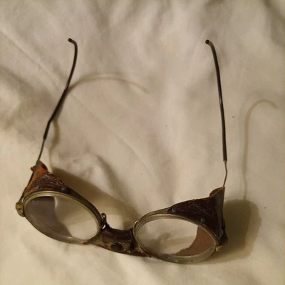 Gafas de seguridad AO de colección lente redonda doble puente cuero protector marco de alambre Foto 1 de 4