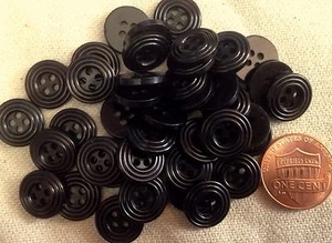 24 kleine glänzende schwarze Kunststoffknöpfe fast 1/2 Zoll 12 mm # 7125 - Bild 1 von 1