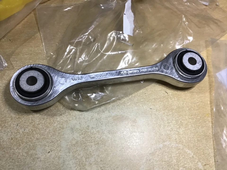 Genuine Volkswagen Connecting Link 4M0411317J VW touareg 18-, Audi A6/A8 11- - Image 1 of 1