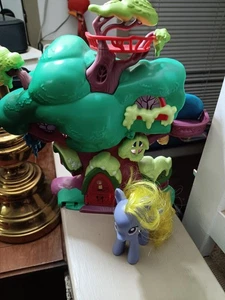 My Little Pony Golden Oak Library Tree House Twilight Sparkle & Lilly Blossom  - Picture 1 of 21