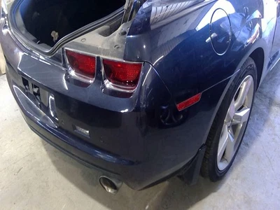 Used Rear Bumper Assembly Rear fits: 2013 Chevrolet Camaro w/rear park assist op Foto 1 de 4
