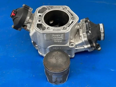 Yamaha Exciter 570 EX570 1987 1988 jarra de cilindro de motor de lujo 82M-11311-00-00 Foto 1 de 4