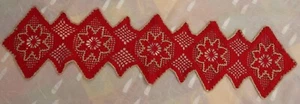 Tischläufer 76 cm x 19 cm Weihnachtsdeko mit Goldfaden umhäkelt Handarbeit - Bild 1 von 1