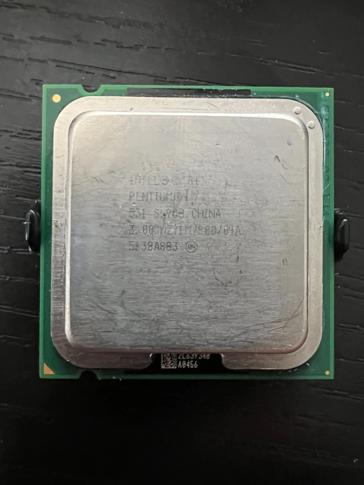 Processore Intel Pentium 4 531 Socket LGA 775 SL9CB 3GHz/1M/800 - Immagine 1 di 1