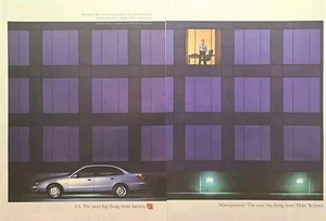 Anuncio impreso vintage Saturn LS sedán plateado edificio de oficinas noche Mike Wilmot 1999 - Imagen 1 de 6