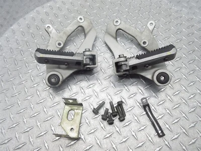 1995 93-98 铃木 GSXR 1100 W GSXR1100 后乘客左脚钉架 — 第 1/4 张图片