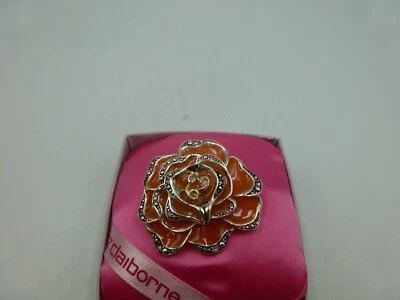 Broche Pin Rosa Liz Claiborne con Caja, sin Tapa a Caja. Tono plateado, melocotón Foto 1 de 4