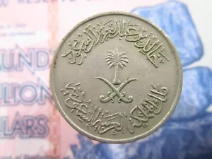 Saudi Arabia 1/4 Riyal 1977 AH1397 World Money Coin bh8L - Picture 1 of 2