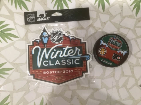 NIP 2010 NHL Winter Classic Collectible Puck & Magnet Bruins vs Flyers Cover