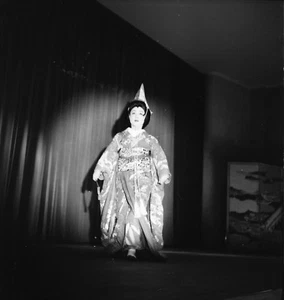 PARIS c. 1954 - Danseuse Kabuki Musée Guimet - Négatif 6 x 6 - JAPON 2  - Picture 1 of 1