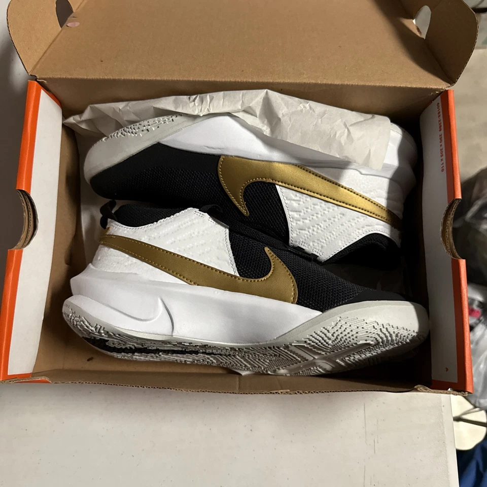 Size 6 (GS) - Nike Team Hustle D10 Low Black Metallic Gold