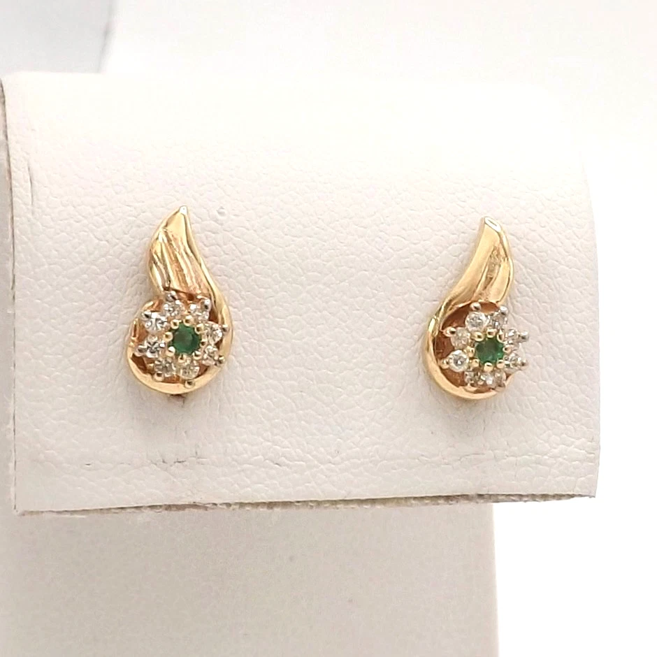 Aretes pequeños de diamantes esmeralda natural con flores de oro de 14k nuevos Foto 1 de 4