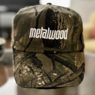 Sombrero camuflado Metalwood Studio pre-amado excelente estado  Foto 1 de 4